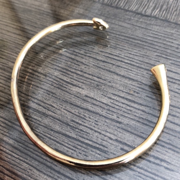 MELINDA MARIA Heart & Arrow Cuff Bracelet - Picture 13 of 14